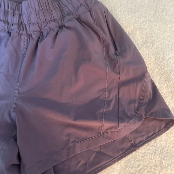 Lululemon Hotty-Hot High Rise Lined Shorts Size 6 - Picture 2 of 15